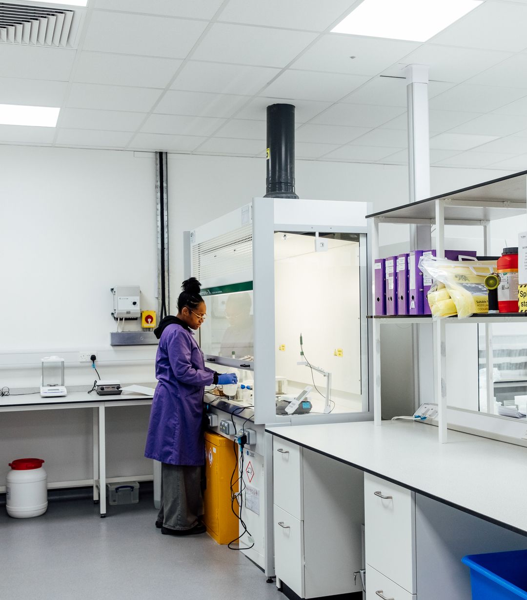 Image inside a lab with an operative performing tests
