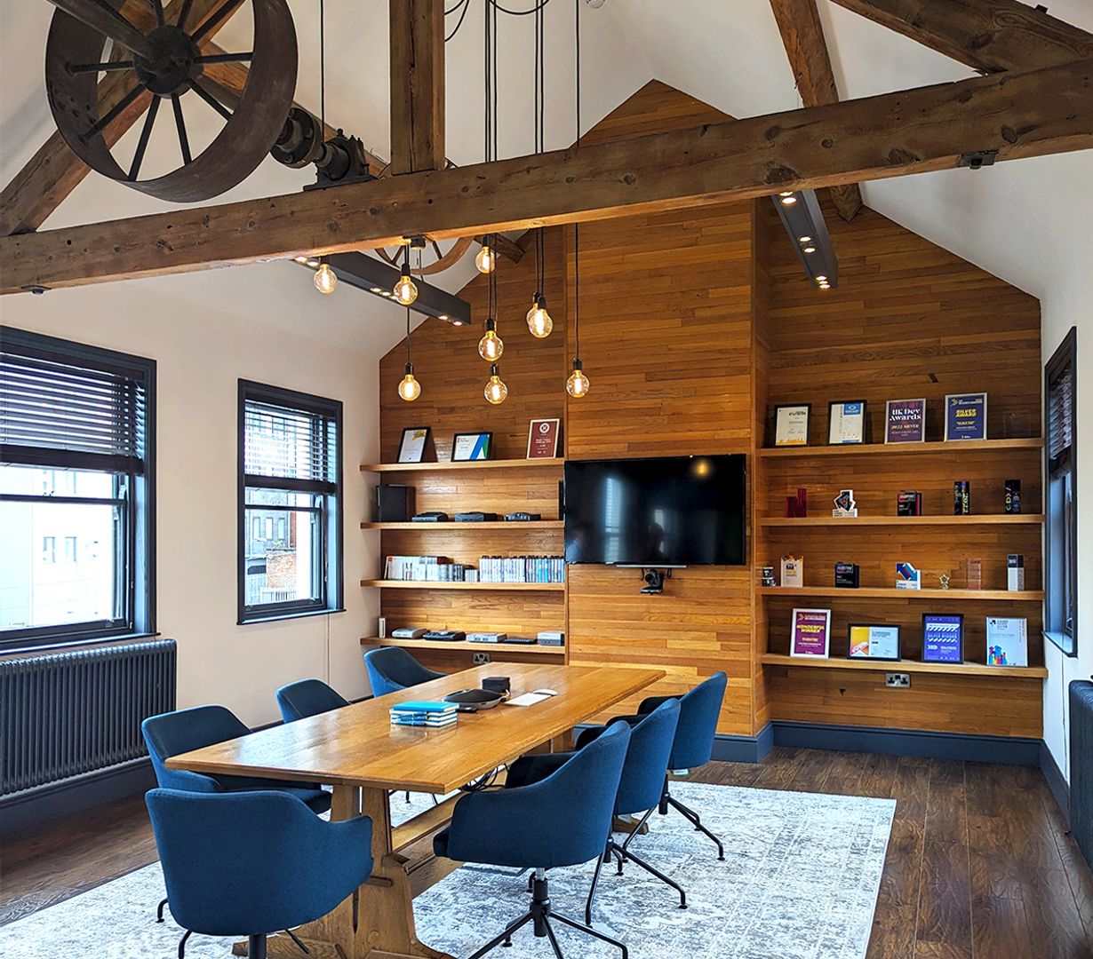 Image of evoluted boardroom with wood tones